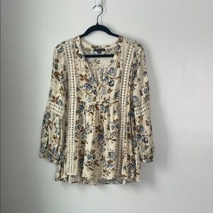 American Eagle Outfitters Cream and Blue Floral Blouse